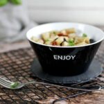 Mediterraner Nudelsalat mit getrockneten Tomaten, Oliven, Mozzarella