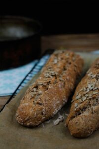 Knuspriges Baguette Rezept - mit Roggenmehl und Hafermehl