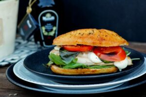 Caprese Burger und Karamell Grießtöpfchen mit Mazzetti l'originale