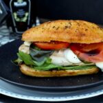 Caprese Burger und Karamell Grießtöpfchen mit Mazzetti l'originale