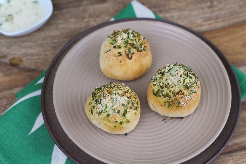 Gefüllte Pizzabrötchen mit Salami und Mozzarella aka Italian Cheese Balls