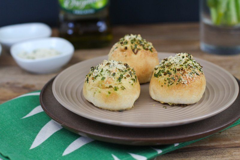 Gefüllte Pizzabrötchen mit Salami und Mozzarella aka Italian Cheese Balls