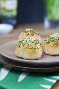 Gefüllte Pizzabrötchen mit Salami und Mozzarella aka Italian Cheese Balls