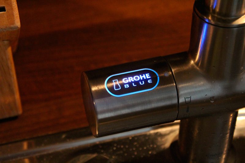 Grohe blue Erfahrungen mit Kosten, Wartung, Anwendung 2 Blaues Licht steht für Stilles Wasser