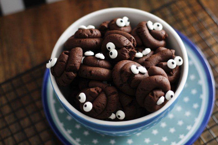 Schokoladenkekse in Kackform