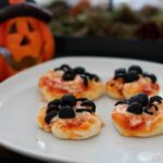 Halloween Snack Spider Pizza – Mini Pizzen