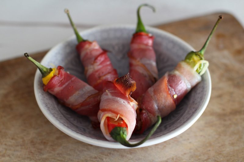 Jalapeno Poppers mit Datteln und Bacon 1 Jalapeno Poppers mit Datteln und Bacon