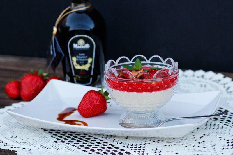 Erdbeer-Karamell Grießtöpfchen mit Mazzetti l'originale 6 Caprese Burger und Karamell Grießtöpfchen mit Mazzetti l'originale