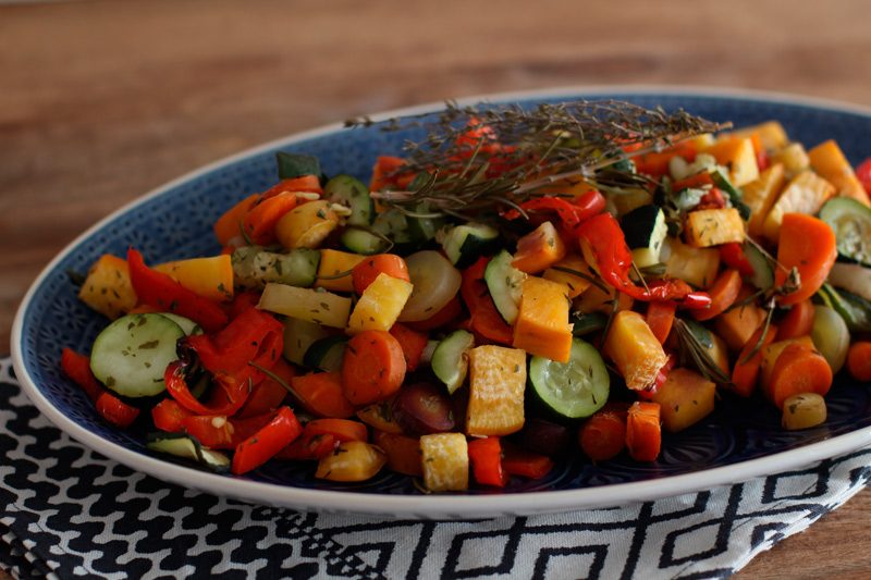 Buntes Ofengemüse Vegetarisch mit Rüben, Zucchini und Paprika