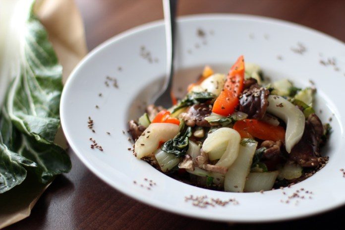 Rezept mit Pak Choi, Shiitake Pilzen und Paprika