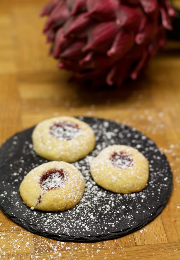 Rote Engelsaugen Plätzchen backen Weihnachten