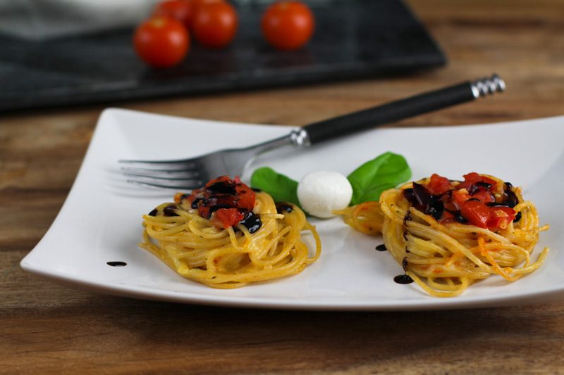 Italienisches Fingerfood - Tomate Mozzarella Spieße 13 Spaghetti Nester Tomate Mozzarella