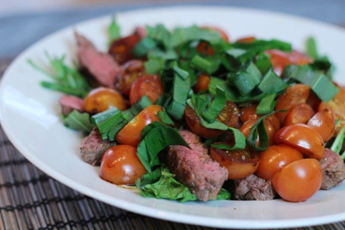 Salat mit Rind - Eiweißreiche Nahrung Salat mit Rind - Eiweißreiche Nahrung