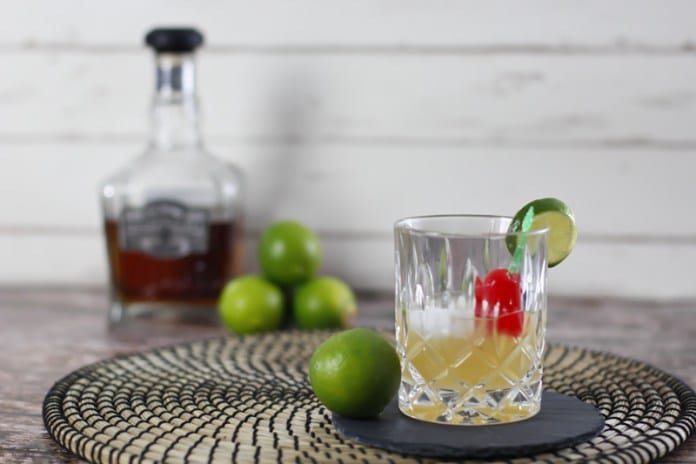 Whisky Sauer Rezept mit Jack Daniels Silver Select 1 Whisky Sour Drink mixen