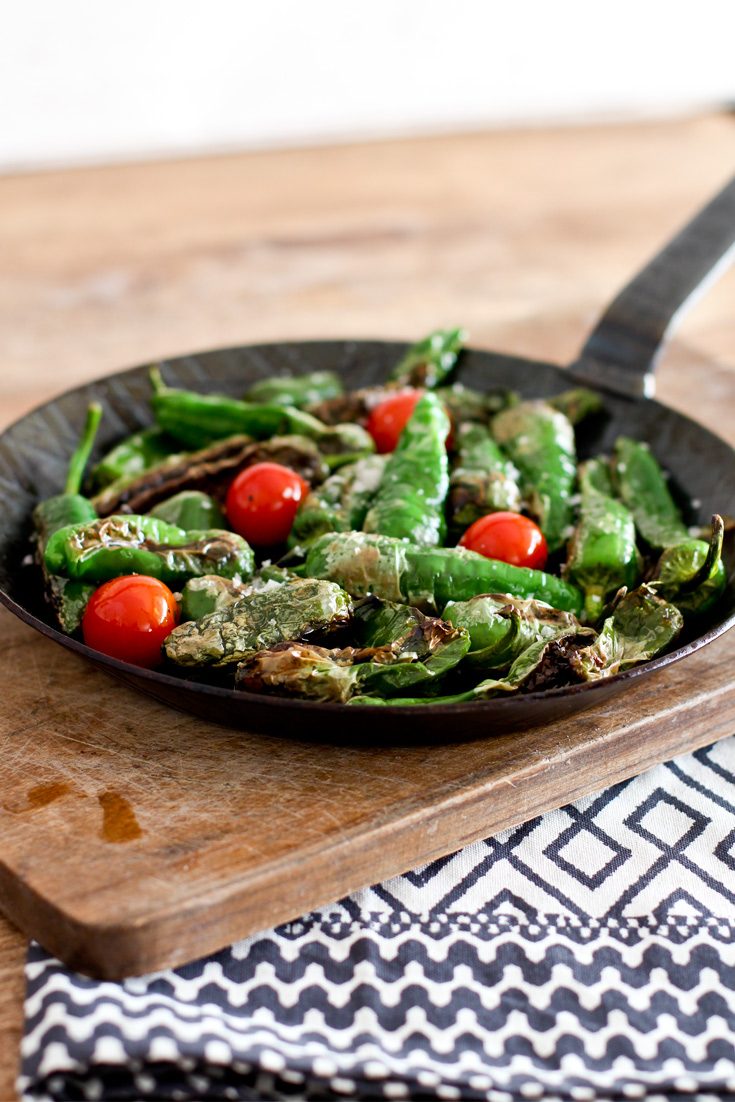 Pimientos de Padron Rezept mit Cherrytomaten und Murray River Salzflocken