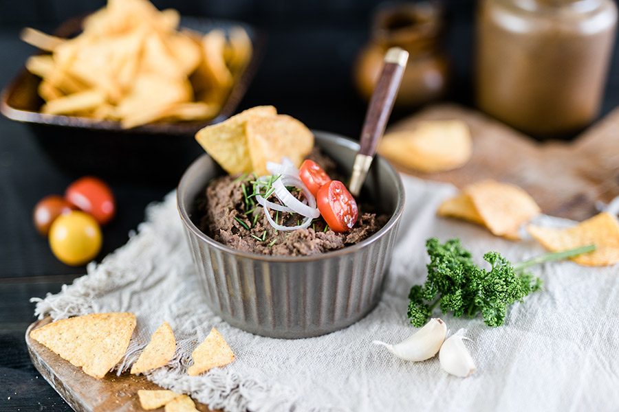 Schwarzes Bohnenmus für Tacos und Nachos