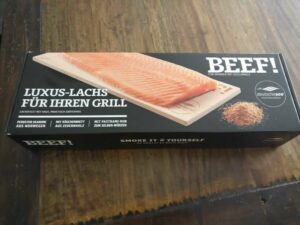 Ikarimi Lachs von DeutscheSee und BEEF! - Ganzer Lachs auf Holzplanke gegrillt