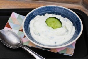 Tzaziki Rezept mit griechischem Joghurt