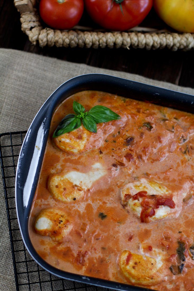 Hähnchenbrust in Tomatensoße aus dem Backofen