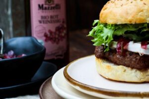 Burger Rezept mit Camembert und Mazzetti l’originale Portweinziebel