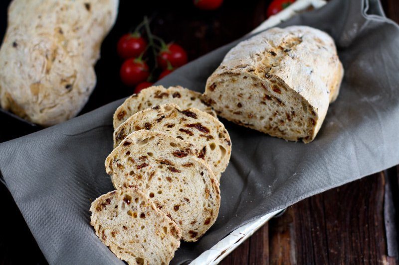 Weißbrot mit getrockneten Tomaten 1 Weißbrot mit getrockneten Tomaten Rezept