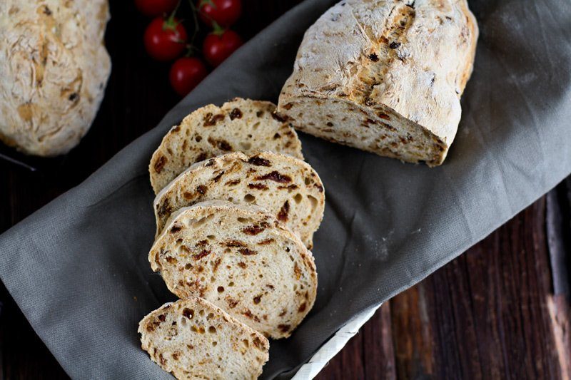 Weißbrot mit getrockneten Tomaten 4 Tolles Brot zum Grillen