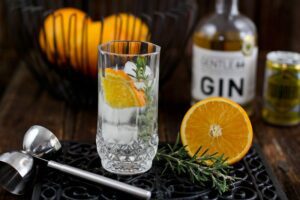 Gin Tonic Rezept mit Rosmarin & Orange