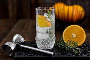 Gin Tonic Rezept mit Rosmarin & Orange