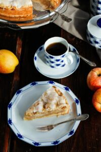 Saftiger Apfelkuchen mit Glasur wie von Oma