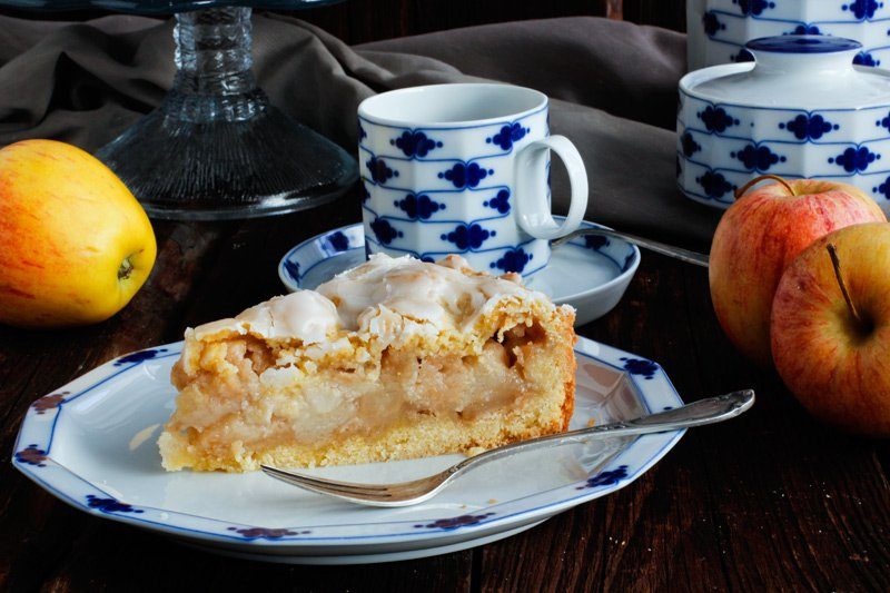 Saftiger Apfelkuchen mit Glasur wie von Oma