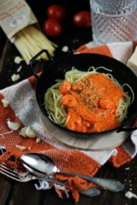 Spaghetti mit gebratener Paprika Soße und Shrimps