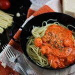 Spaghetti mit gebratener Paprika Soße und Shrimps
