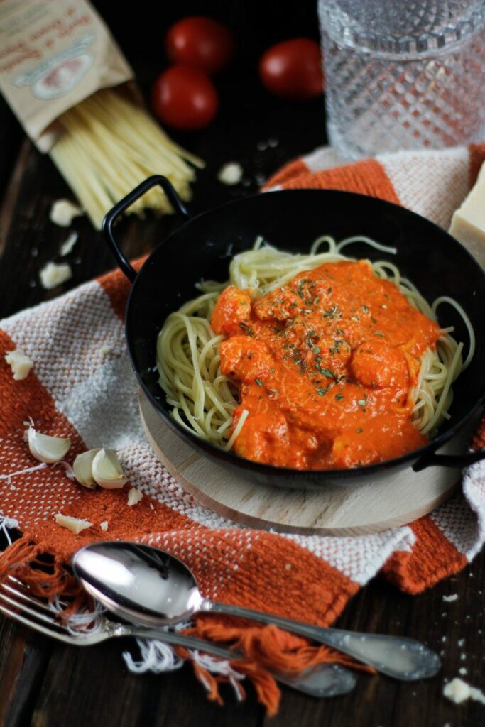 Spaghetti mit Röst-Paprika Soße und Shrimps
