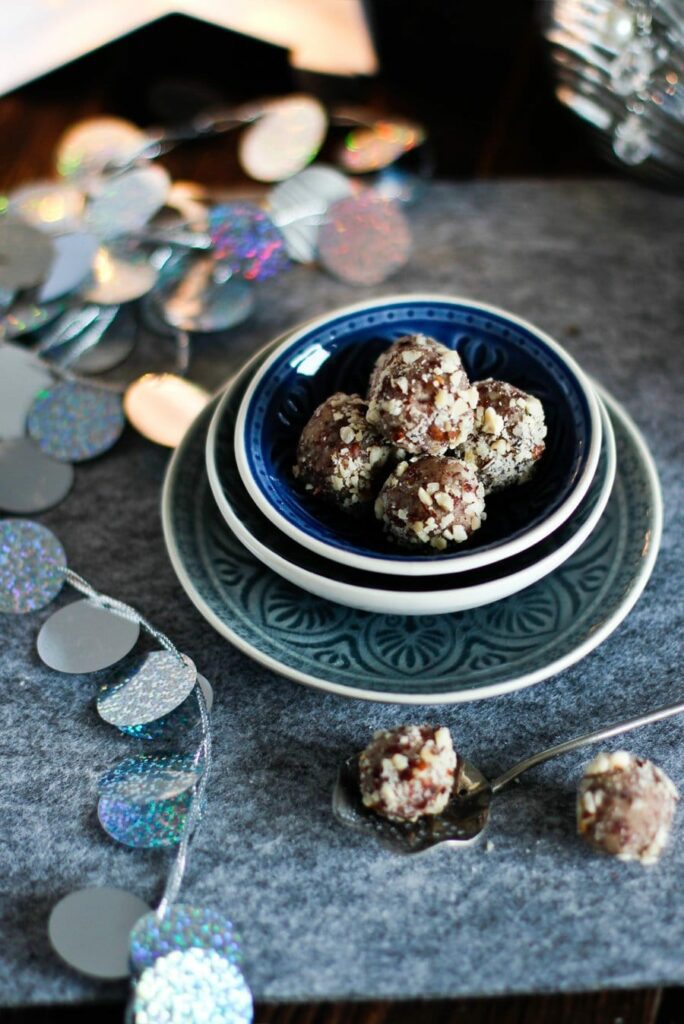 Cranberry Haselnuss Pralinen - Weihnachtsbäckerei 2 Kleine Weihnachtspralinen