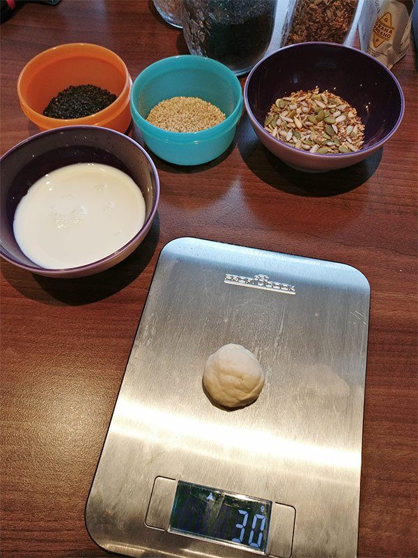 Brötchensonne Rezept - Mini Partybrötchen selber machen 2 Wir haben ca. 30g Brötchenteig genommen.