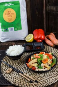 Hähnchen Gemüse Wok Rezept mit Paprika, Bambussprossen und Zuckerschoten