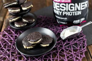 Schoko Protein Cookies Rezept mit cremiger Candy Caramel Füllung