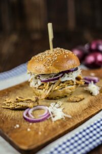 Pulled Chicken Burger Rezept mit Krautsalat