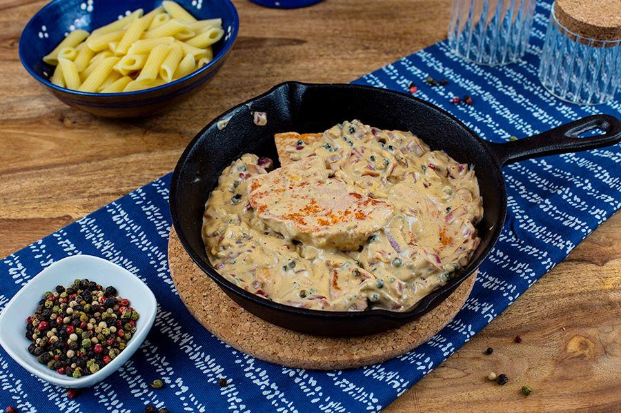 Schnitzelpfanne Rezept mit Pfeffer-Rahm-Soße mit Nudeln