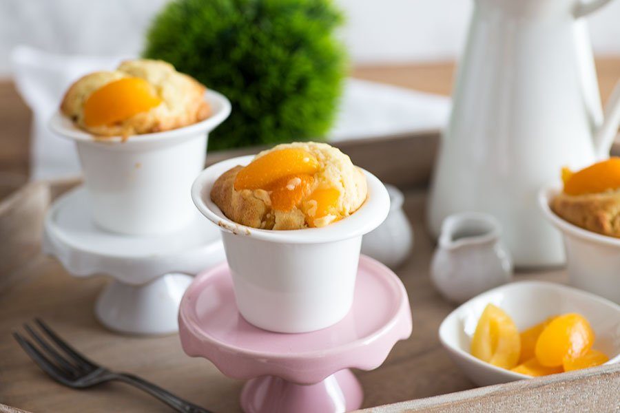 Saftiges Aprikosen Muffins Rezept in Keramikbechern