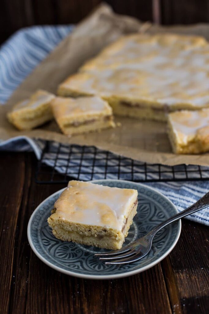 Apfelmusblechkuchen Rezept mit Walnüssen