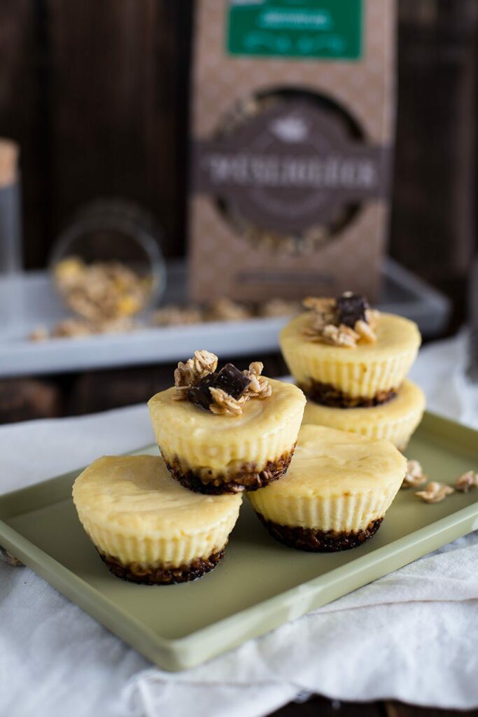 Ricotta Muffins Rezept mit Nuss und Schokolade 9 Käsekuchen Muffins Rezept mit Müsliboden von Müsliglück