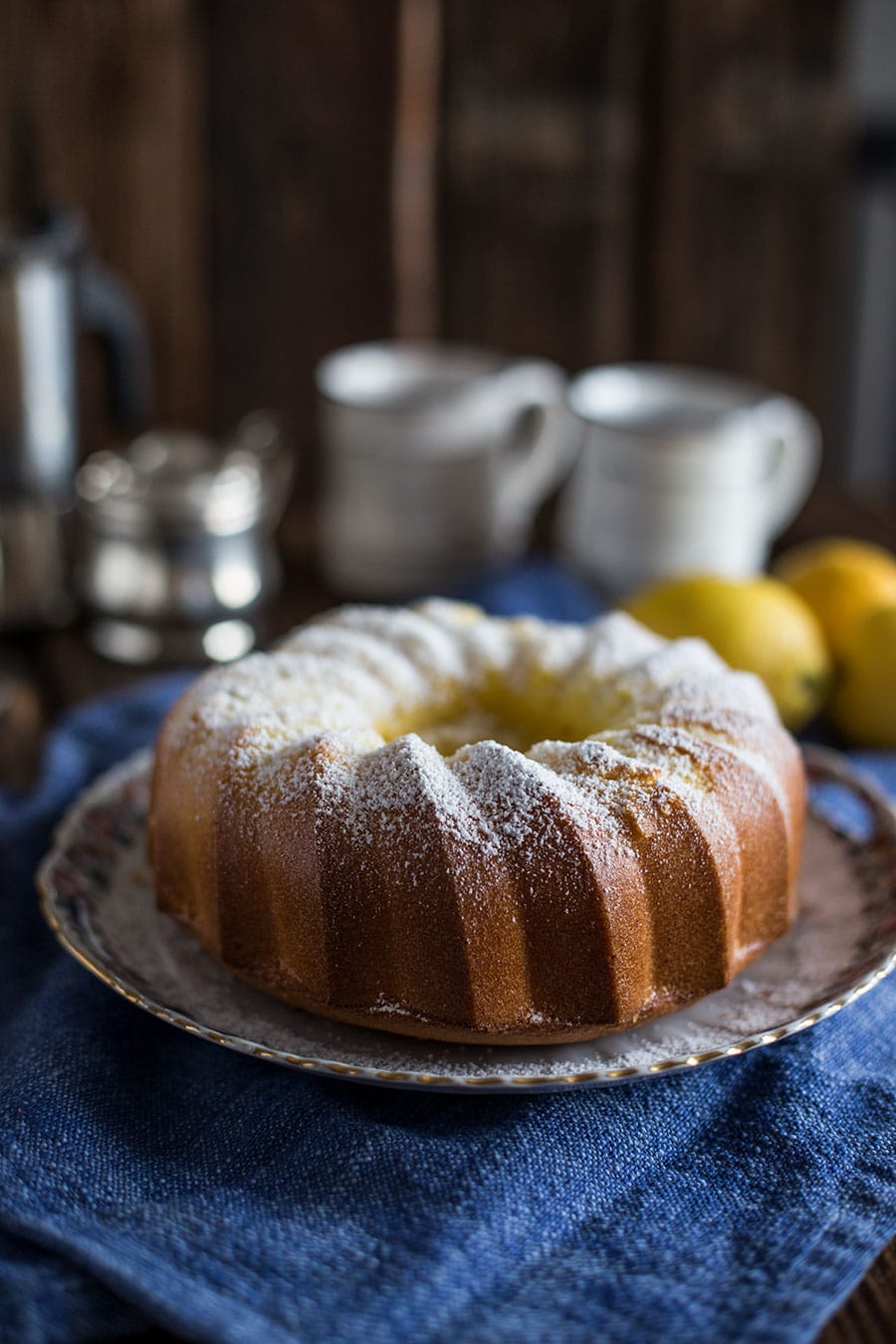 Saftiger Zitronenkuchen Rezept als Gugelhupf - Die Küche brennt