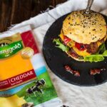 Paprika-Bacon Kerrygold Cheddar Burger Rezept