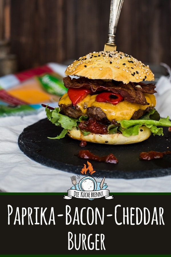 Cheddar Burger mit gegrillter Paprika 3 Paprika-Bacon Kerrygold Cheddar Burger Rezept