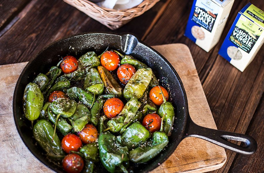 Kräuter Zupfbrot & Pimientos de Padron Rezept - SONNENTOR Grill Sixpack 9 SONNENTOR Pimientos de Padron Grill Paprika