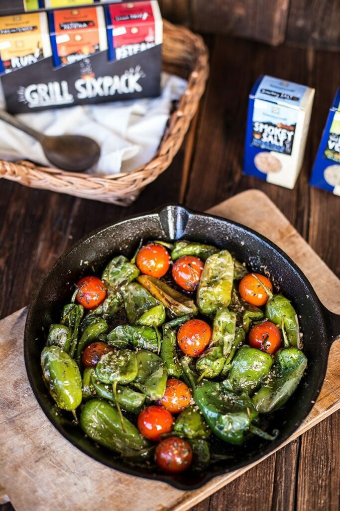 Kräuter Zupfbrot & Pimientos de Padron Rezept - SONNENTOR Grill Sixpack 8 SONNENTOR Pimientos de Padron Grill Paprika