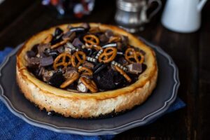 New York Cheesecake Rezept mit Oreo Keksboden & Karamell Topping