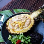 Hähnchencurry in der Ananas grillen