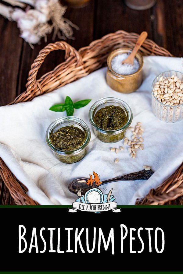 Einfaches Basilikum Pesto mit Parmesan 12 Einfaches Basilikum Pesto mit Pinienkernen und Parmesan
